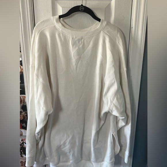 NEVER WORN AE Crewneck - Picture 2 of 2